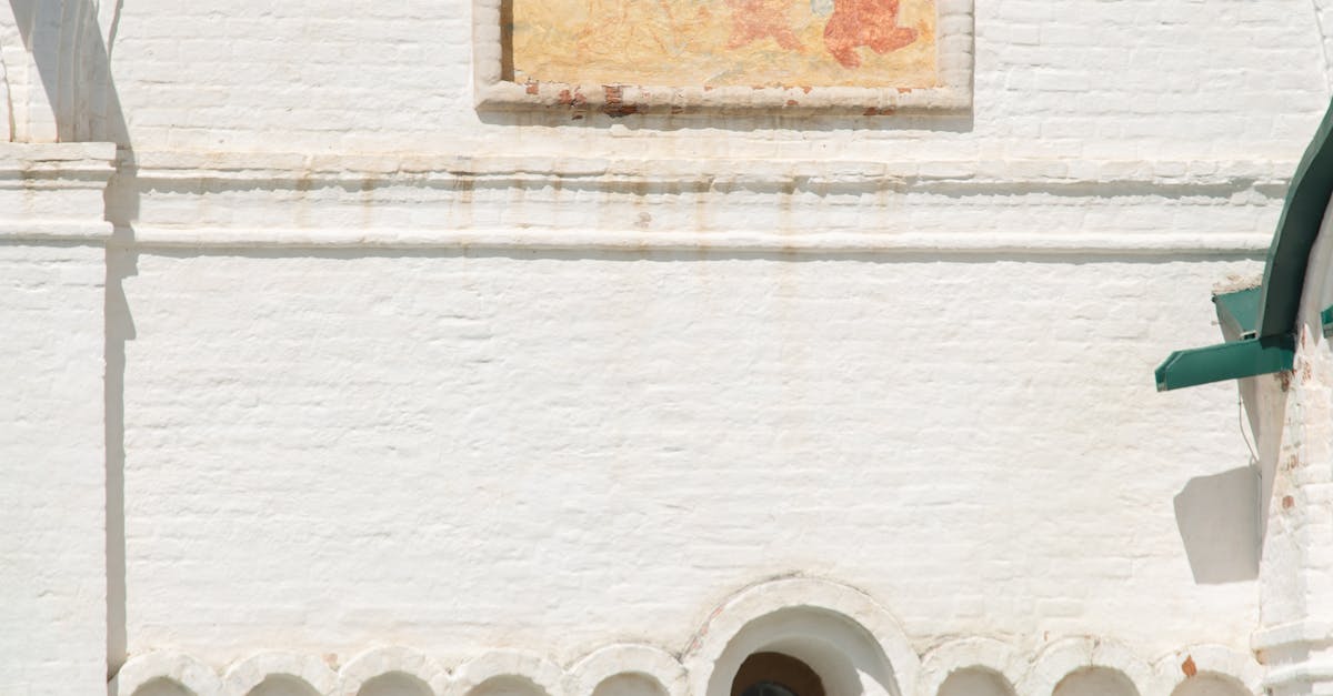 Impact of Weather Conditions on Roof Installation